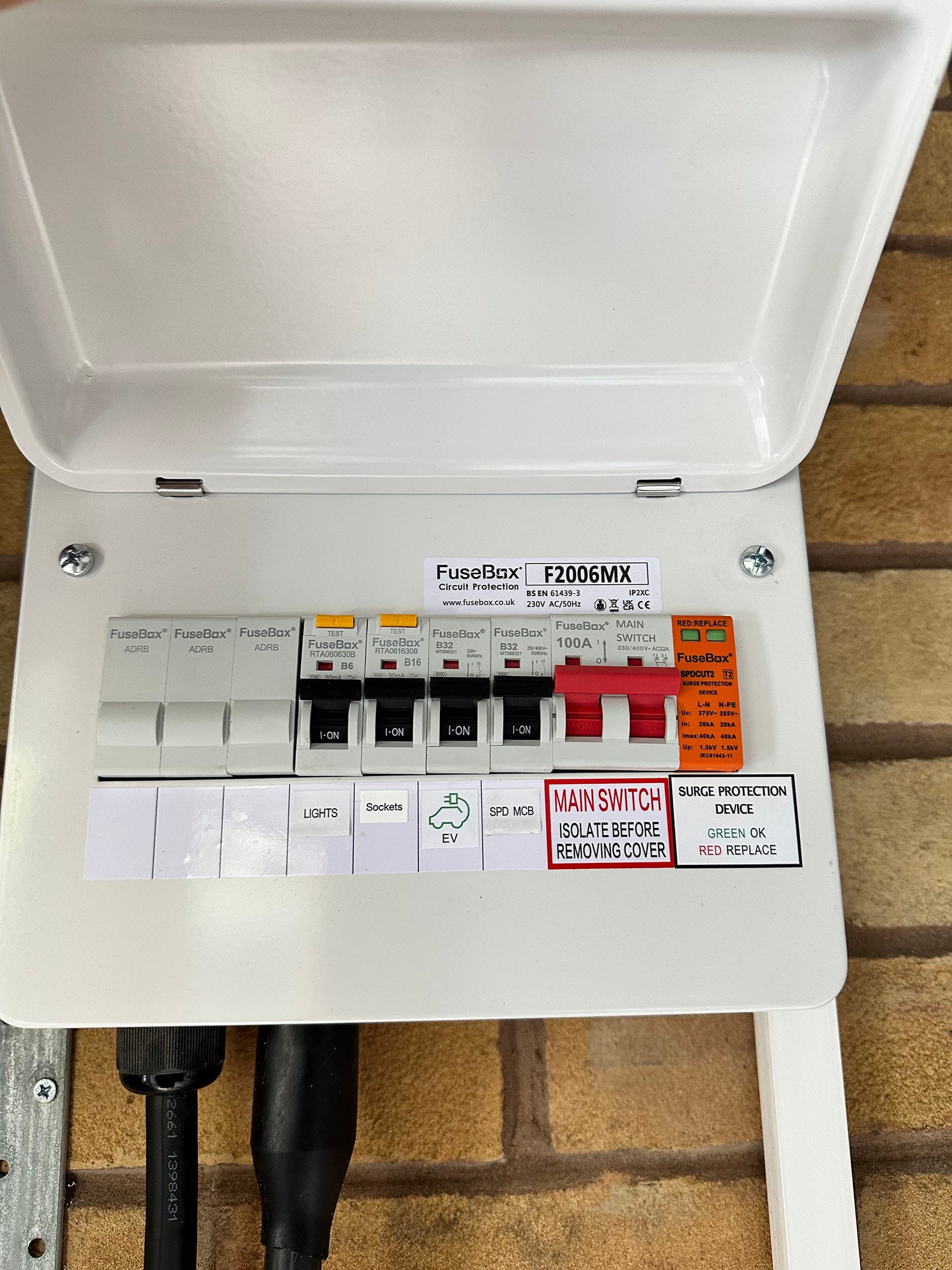 Fuse box with main switch and circuit labels.